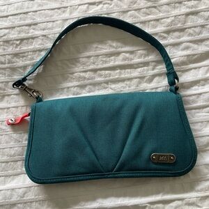 REI - Belltown Wristlet Clutch Organizer Wallet